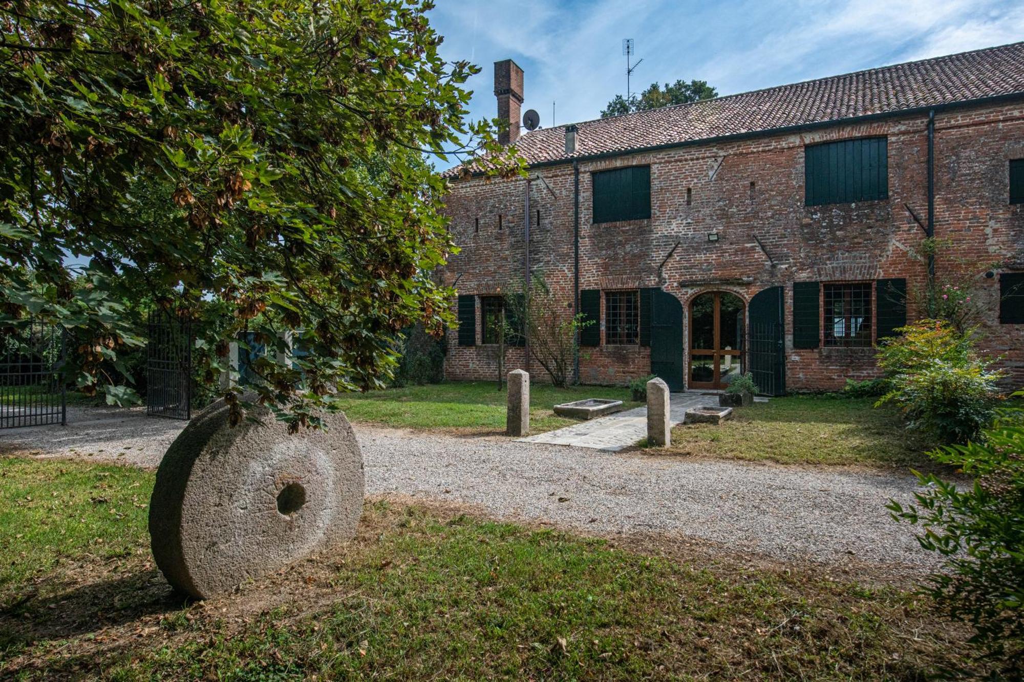 Villa Country Mansion 8500Squarefeet San Pietro Viminario Exterior photo